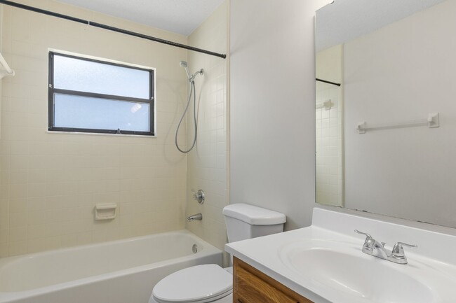 Building Photo - NEWLY RENOVATED in MANDARIN, 3-Bedroom Hom...