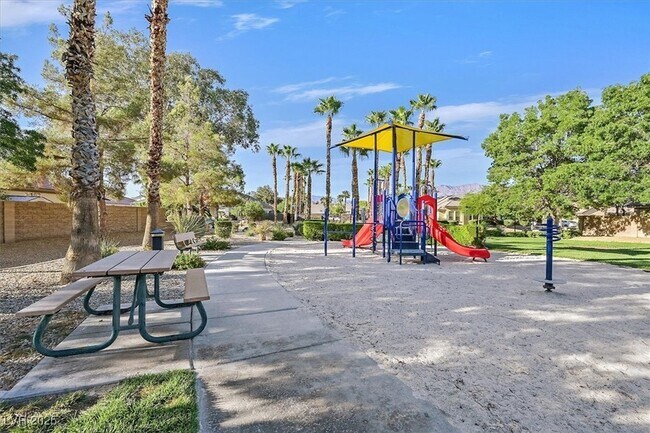 Building Photo - 7221 Sandy Plains Ave