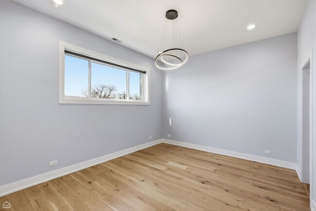 Building Photo - 1042 S Oakley Blvd