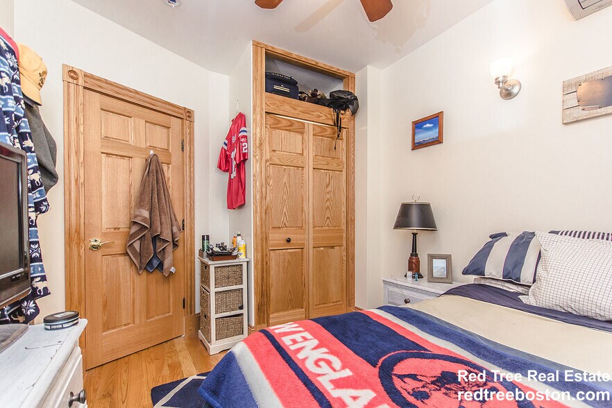 Building Photo - 137 Charles St