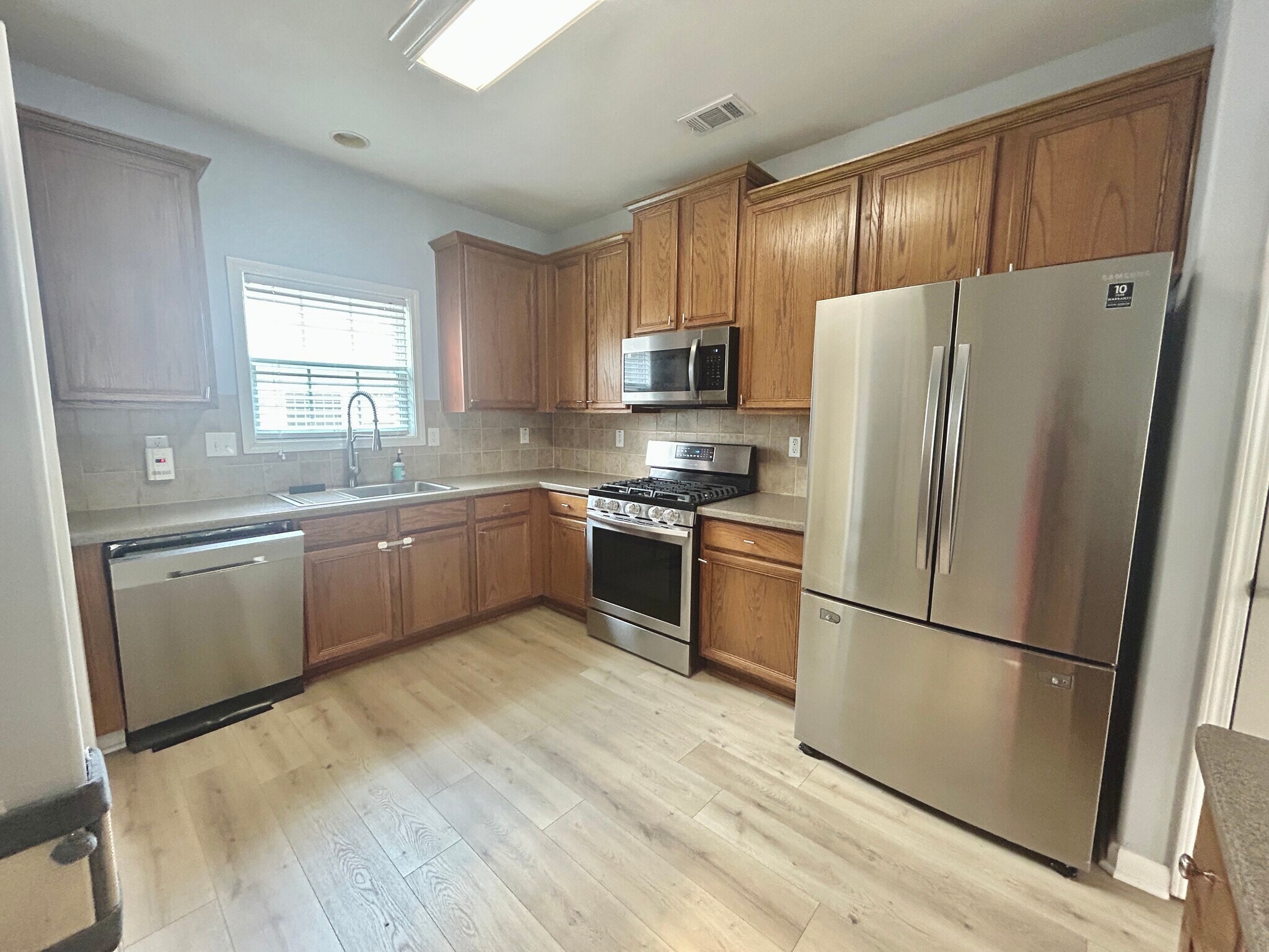 Building Photo - 4100 Lake Pass Ln