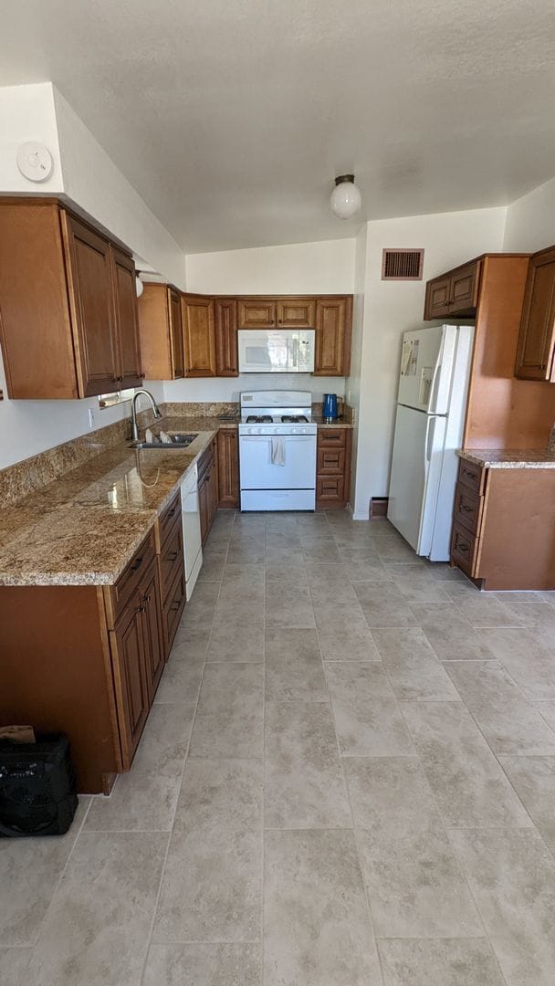 Building Photo - 3bed & 2bath - BRAND NEW AC - Must See Home Historic Barrio Hollywood-