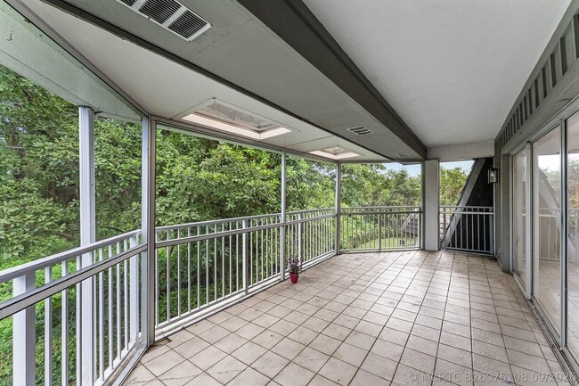 Building Photo - 408 Pine Tree Ct