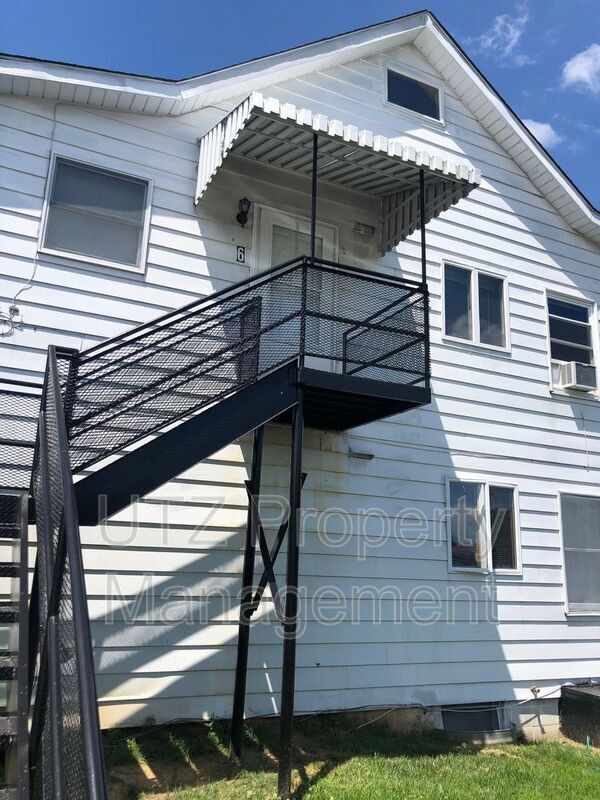 Building Photo - 1367 N Main St