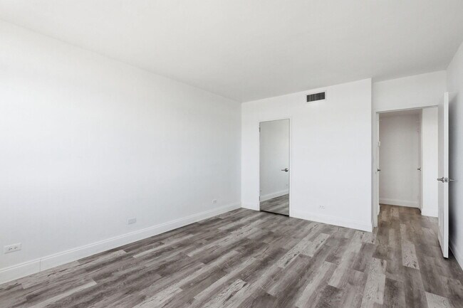 Building Photo - 2800 N Flagler Dr