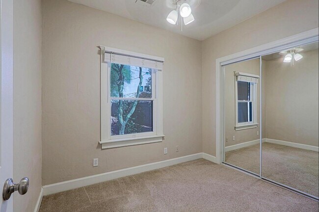 Building Photo - 841 N 9th Ave