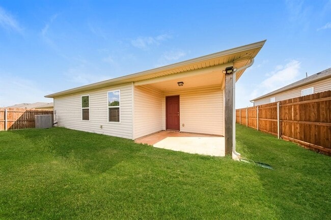 Building Photo - 2204 Dillards Dr