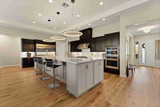 Building Photo - Stunning 5-Bedroom, 4.5-Bath Home in the S...