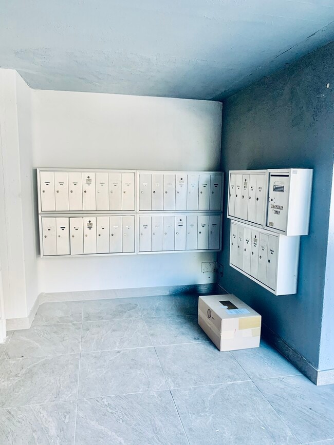 Building Photo - 826 Wiggins Pass Rd