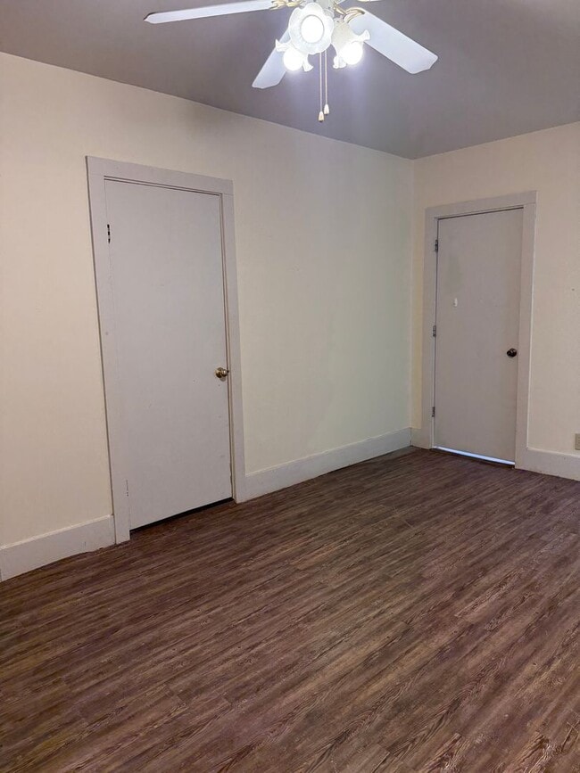 Building Photo - Recently renovated 2 or 3 bedroom with New kitchen