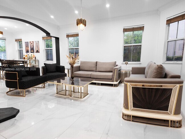 Building Photo - 4860 SW 161st Ln