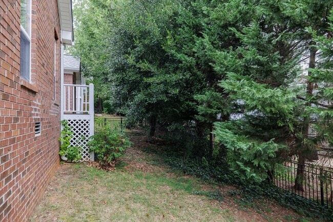 Building Photo - 195 Bedford Dr