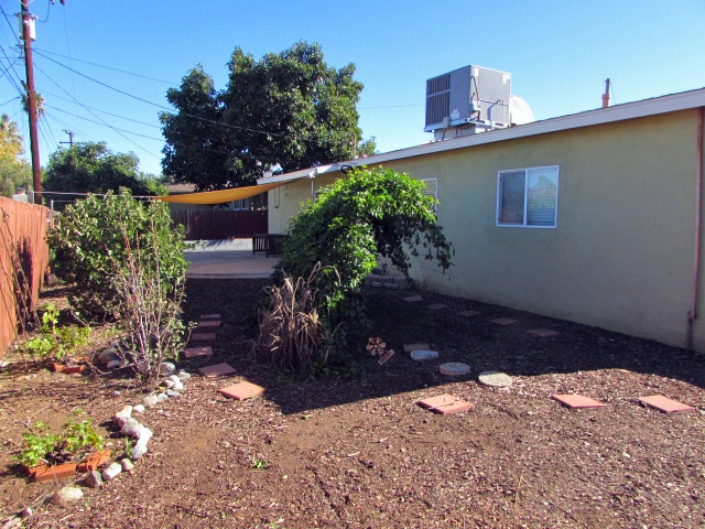 Building Photo - 4BR/2BA house with fenced backyard in South Redlands