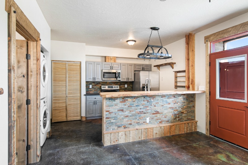 Building Photo - 6244-6243 Three Needles Ln