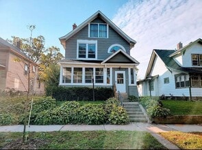 Building Photo - Huge 5-bed 2-bath house with 3rd level family room. Avail July 1 2026