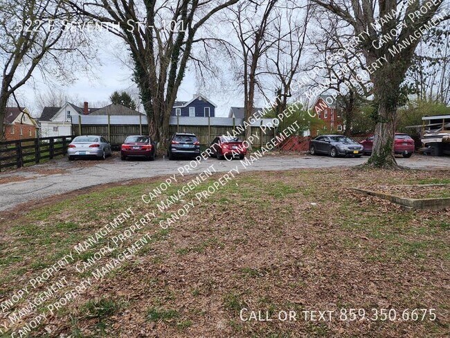 Building Photo - 522 E Seventh St-101