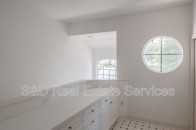 Building Photo - 447 Enclave Pl