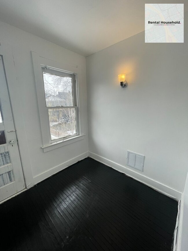 Building Photo - Spacious & Charming Colonial- Almost 1800sqft + Cozy Nooks