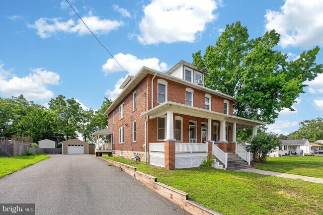 Building Photo - 855 N Pleasantview Rd