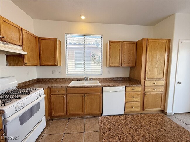 Building Photo - 5968 Hickory Nut Ave