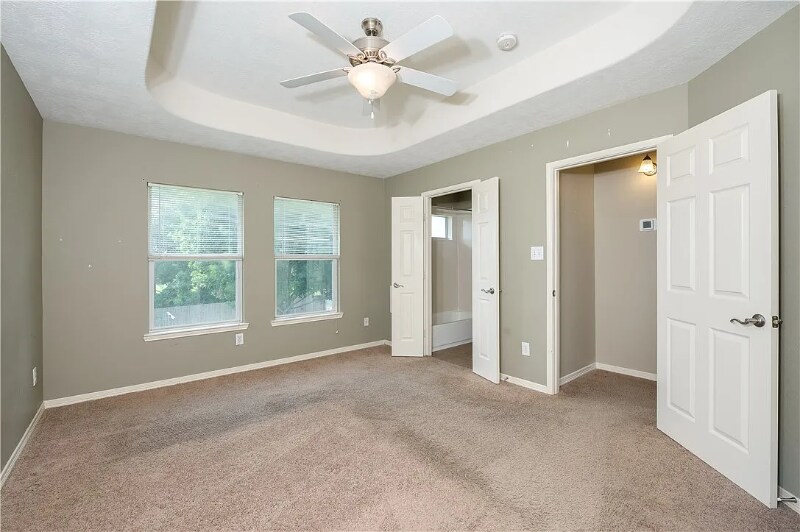 Building Photo - 711 Mockingbird St