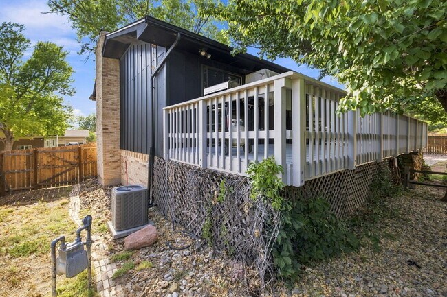 Building Photo - Beautiful 4BED/2BA Tri-Level Home in Widefield Country Club Heights