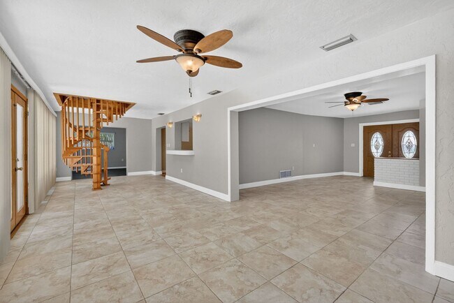 Building Photo - 1627 Canal Ct