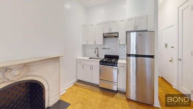Building Photo - 147 E 72nd St