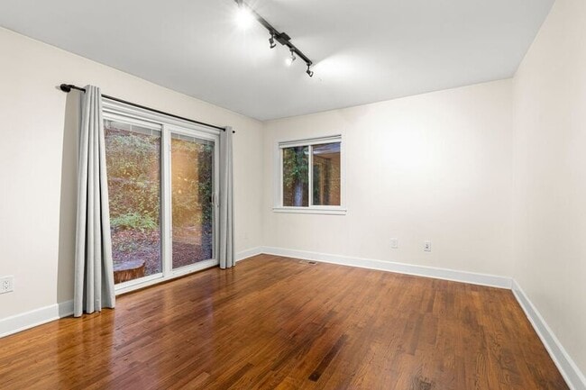 Building Photo - 9702 SW Brookside Dr