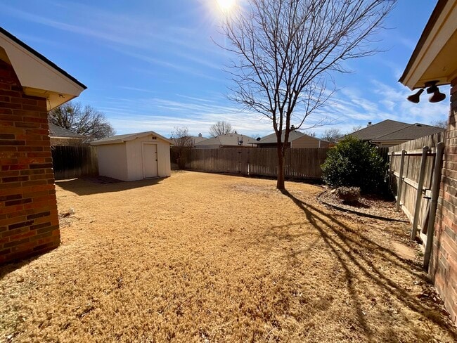 Building Photo - 209 Sooner St