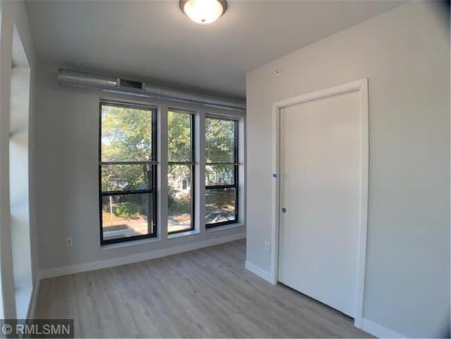 Building Photo - 3325 E 52nd St