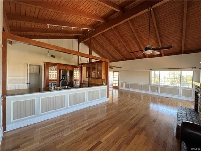 Building Photo - One-of-a-Kind Home with Stunning Views and...