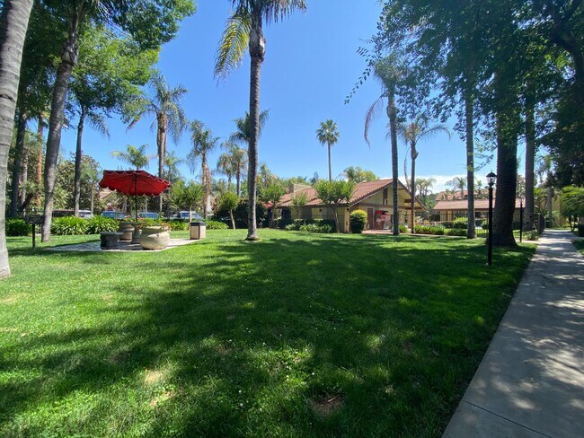 Building Photo - 2909 Huntington Blvd