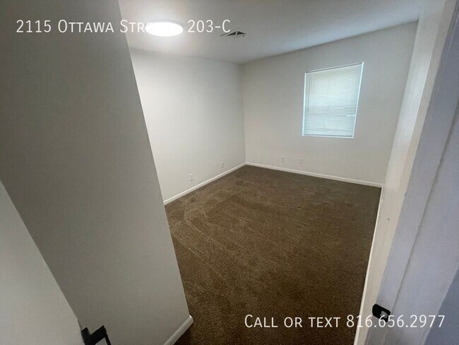 Building Photo - 2115 Ottawa St