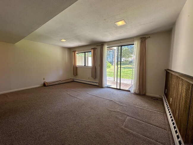 Building Photo - 52 Currier Way