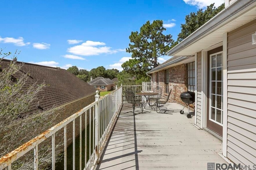 Building Photo - 8500 Bluebonnet Blvd