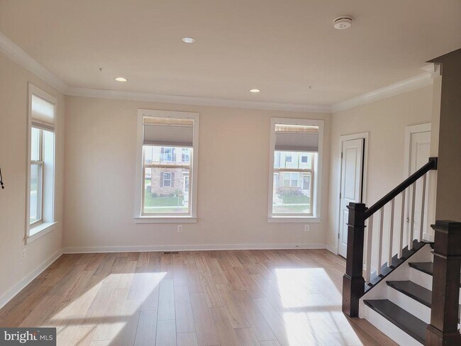 Building Photo - 9001 Shady Pines Dr
