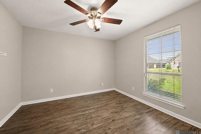 Building Photo - 17190 N Lake Dr