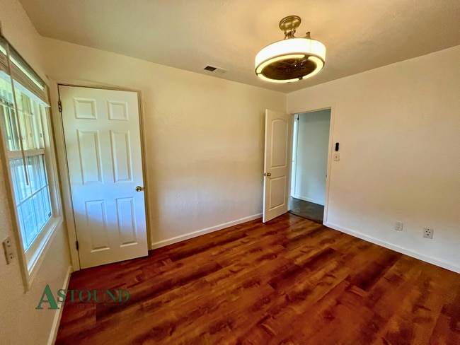 Building Photo - 7500 Deerwood Ave