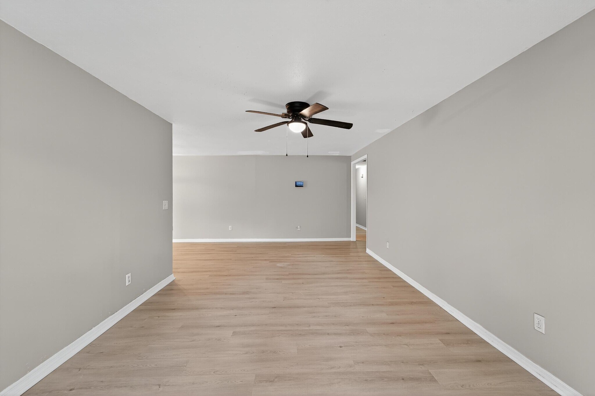 Building Photo - 1712 Village Ct