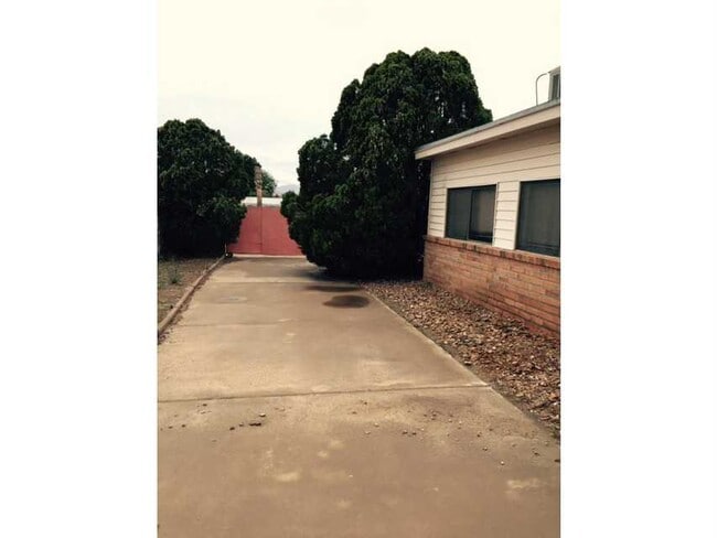 Building Photo - 11240 Montwood Dr