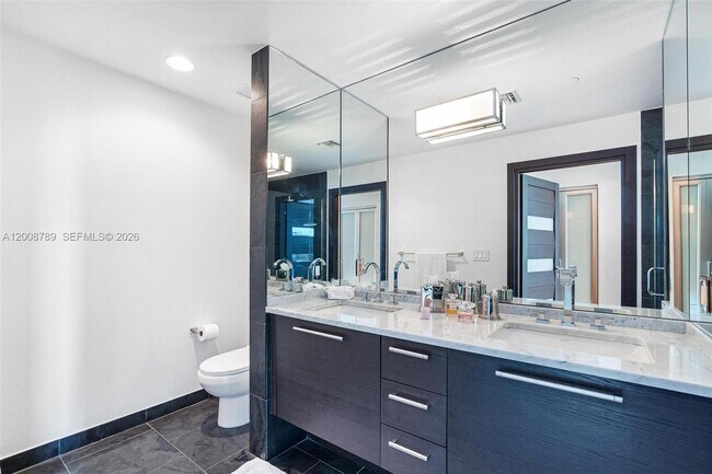 Building Photo - 900 Biscayne Blvd