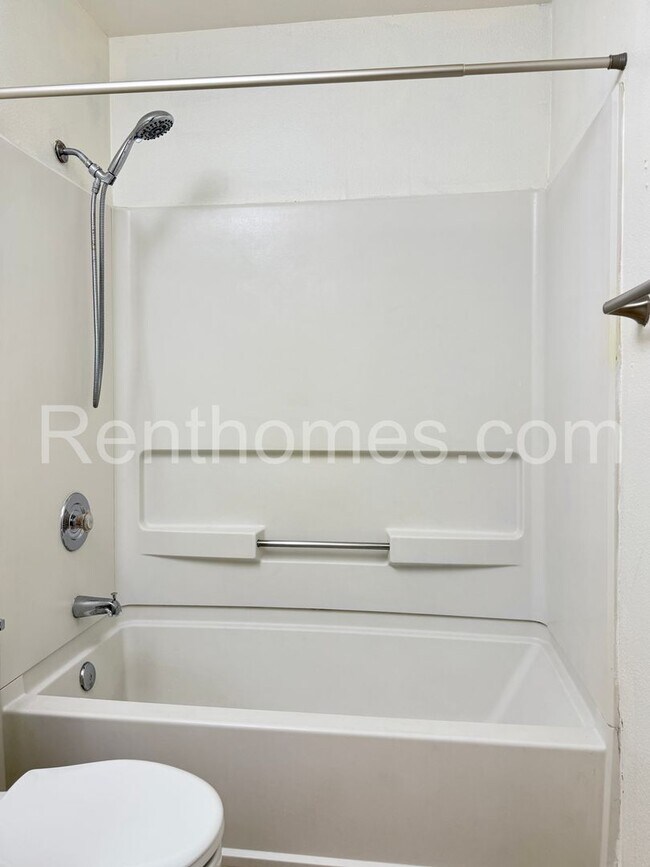 Building Photo - 7425 Charmant Dr