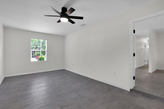 Building Photo - 3 Bedroom in Crestview!!