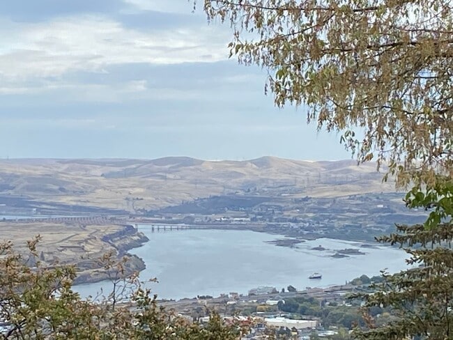 Building Photo - 2 Bedroom 1 Bath in The Dalles