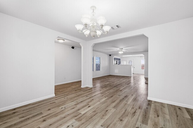 Building Photo - ***MOVE IN SPECIAL ONE WEEK FREE***Sophisticated Living Near Bamberger Nature Trails