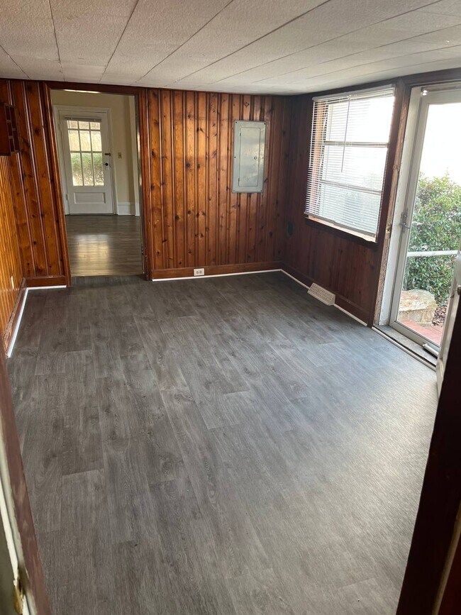 Building Photo - 2124 Old Milburnie Rd