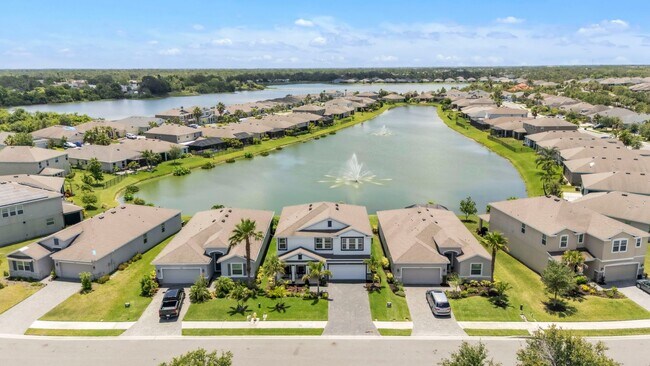 Building Photo - Spacious 5-Bedroom Home with Resort-Style ...