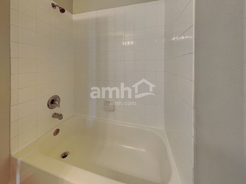 Building Photo - 21711 Falcongate Ct