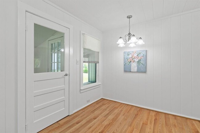 Building Photo - 1671 E Pine Lake Cir